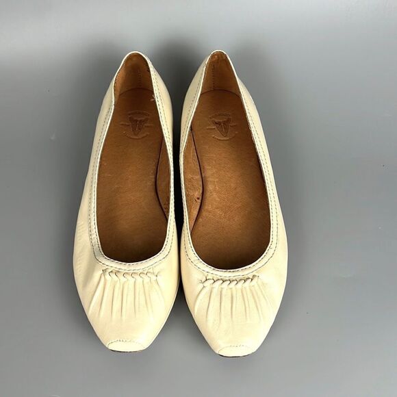 Like New Frye Clementine Ruching Skimmer Beige Flats size 5,5 M - Picture 2 of 13